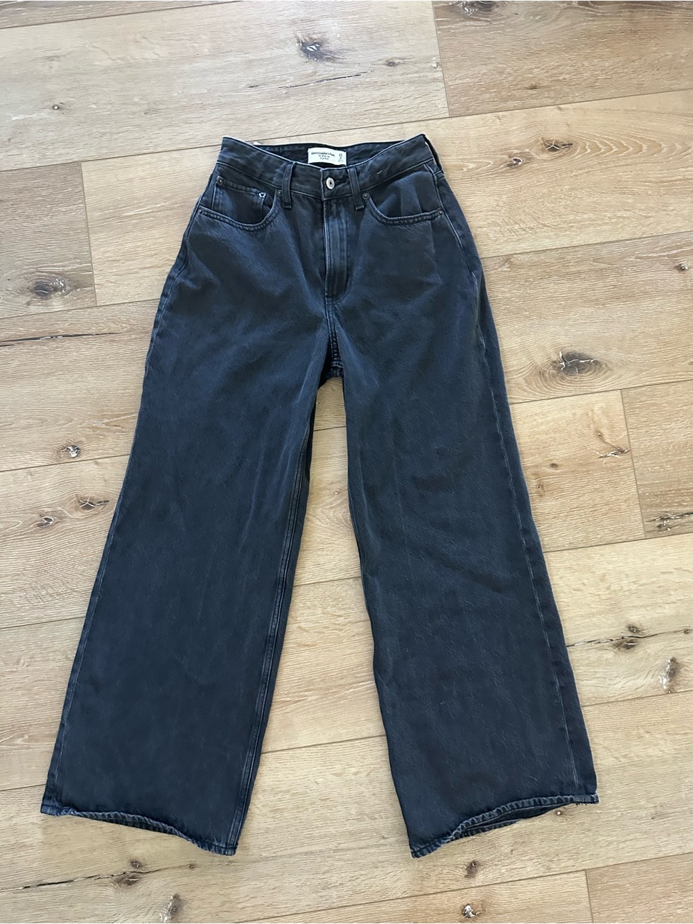 Abercrombie Curve Love High Rise Wide Leg Jeans Washed Black Size 25 / 0